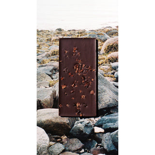 Casa Bosques Cacao Nibs Dark Chocolate Bar - La Gent Thoughtful Gifts
