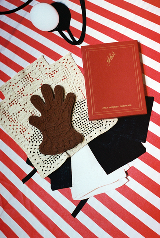 Casa Bosques x Gohar World Hazelnut Chocolate Lace Hand - La Gent Thoughtful Gifts